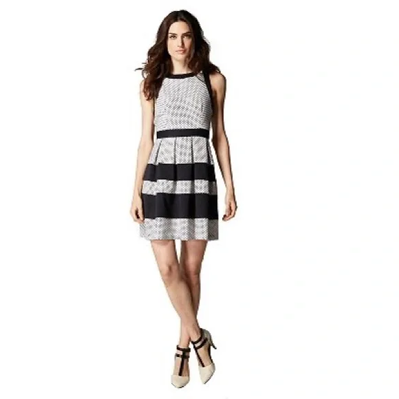 ELLE Dress Striped Geo Jacquard Fit & Flare Sleeveless Black White Size 10 - Picture 3 of 7